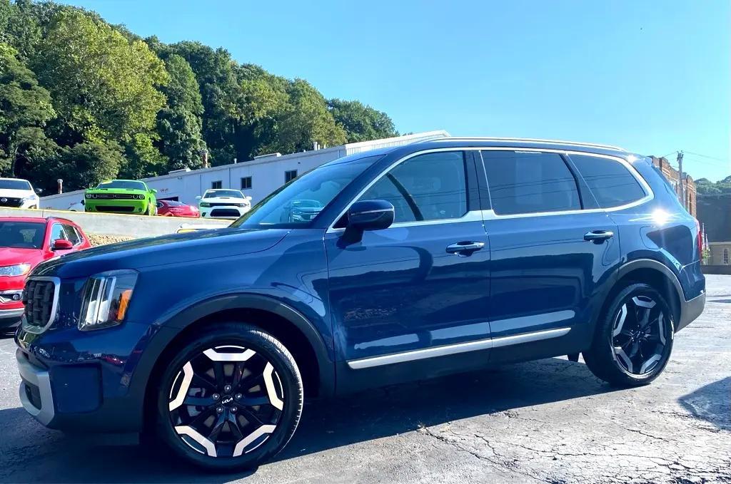 used 2023 Kia Telluride car, priced at $35,585