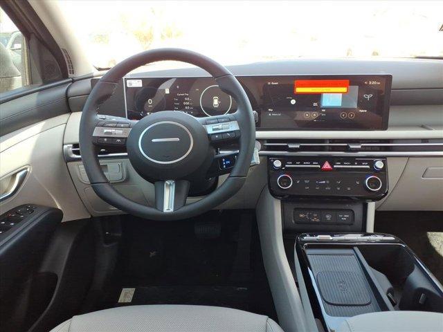 new 2025 Hyundai TUCSON Hybrid car, priced at $33,124