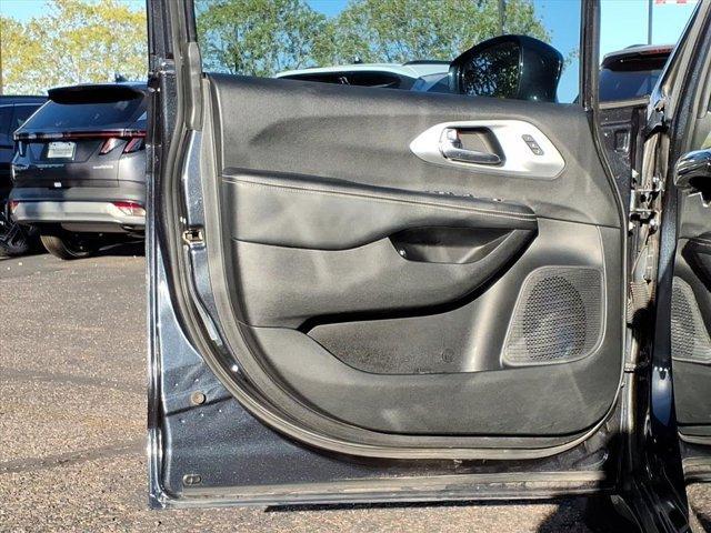 used 2021 Chrysler Pacifica Hybrid car, priced at $23,899