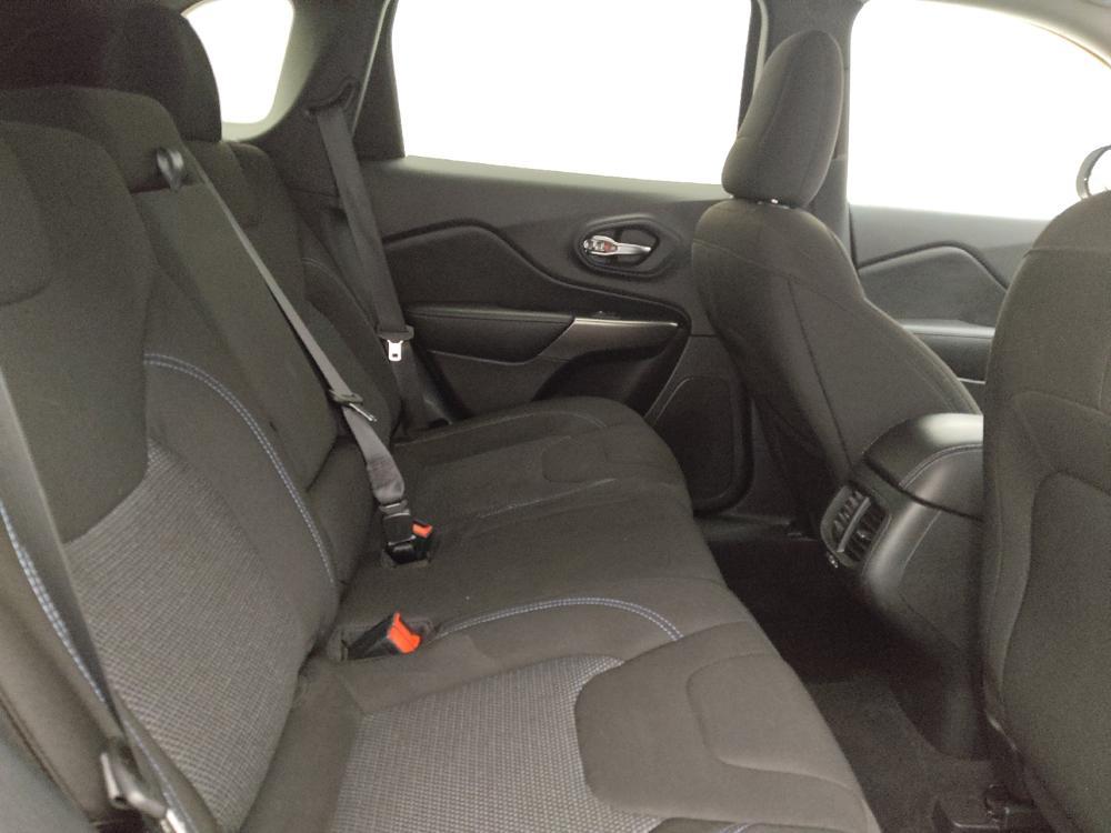 used 2020 Jeep Cherokee car, priced at $16,595