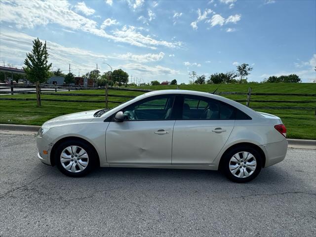 used 2013 Chevrolet Cruze car, priced at $5,950