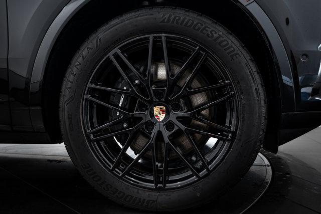 new 2025 Porsche Cayenne car, priced at $119,075