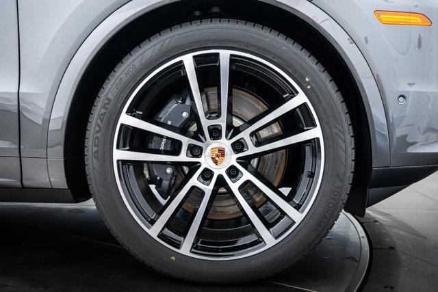 new 2025 Porsche Cayenne car, priced at $128,475
