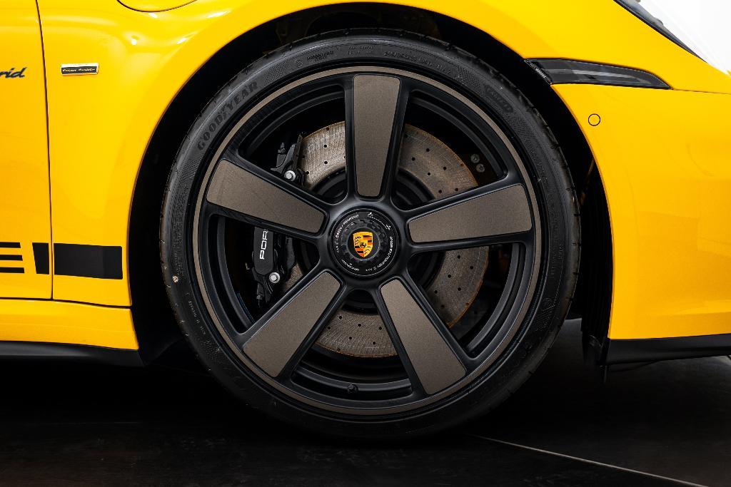 new 2026 Porsche 911 car, priced at $278,460