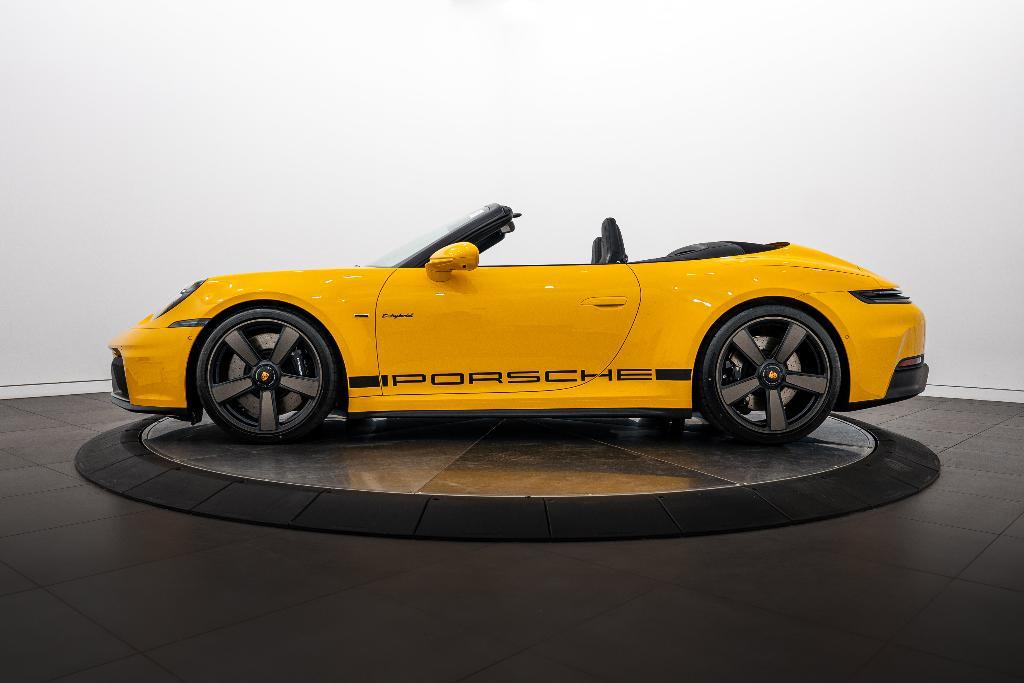 new 2026 Porsche 911 car, priced at $278,460