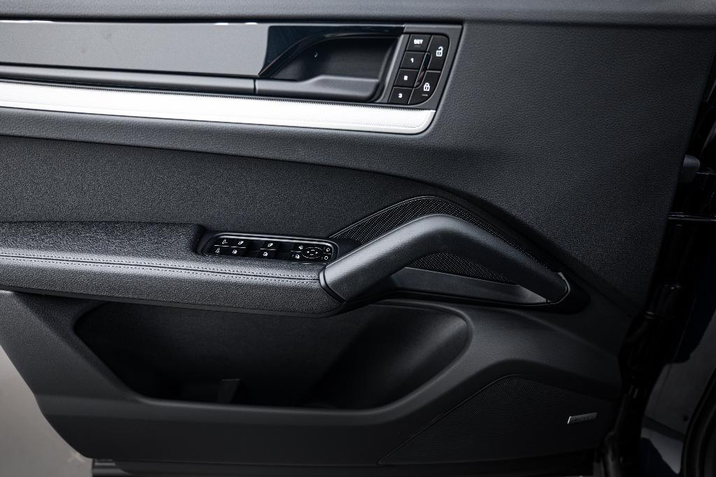 used 2025 Porsche Cayenne car, priced at $99,991