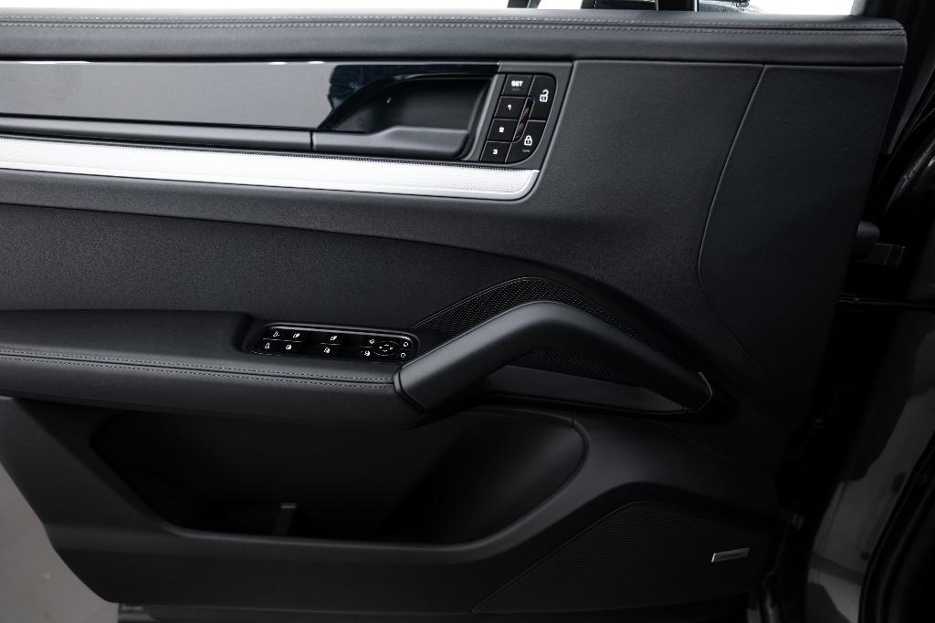 new 2025 Porsche Cayenne car, priced at $136,085