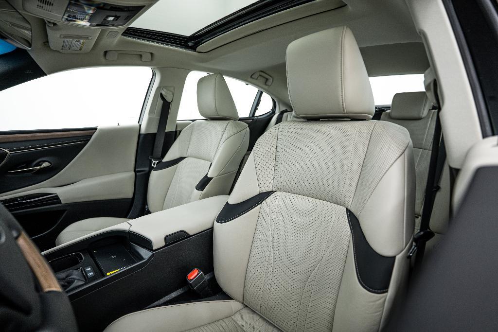 used 2024 Lexus ES 300h car, priced at $43,881