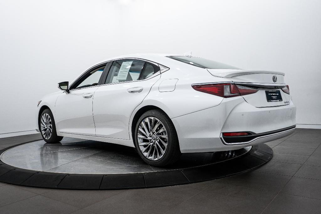 used 2024 Lexus ES 300h car, priced at $43,881