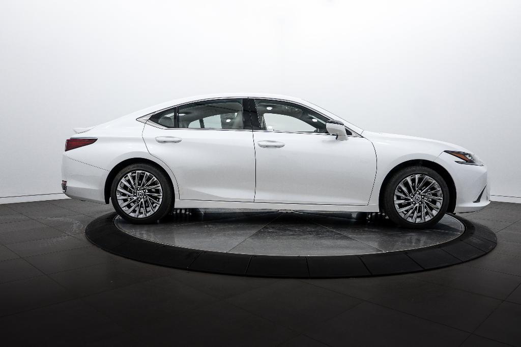 used 2024 Lexus ES 300h car, priced at $43,881