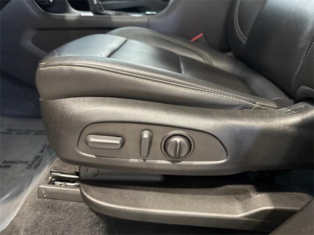used 2022 Chevrolet Traverse car, priced at $33,500