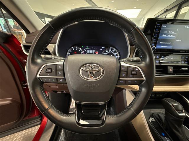 used 2021 Toyota Highlander car, priced at $33,490