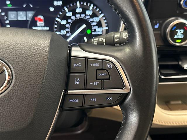 used 2021 Toyota Highlander car, priced at $33,490