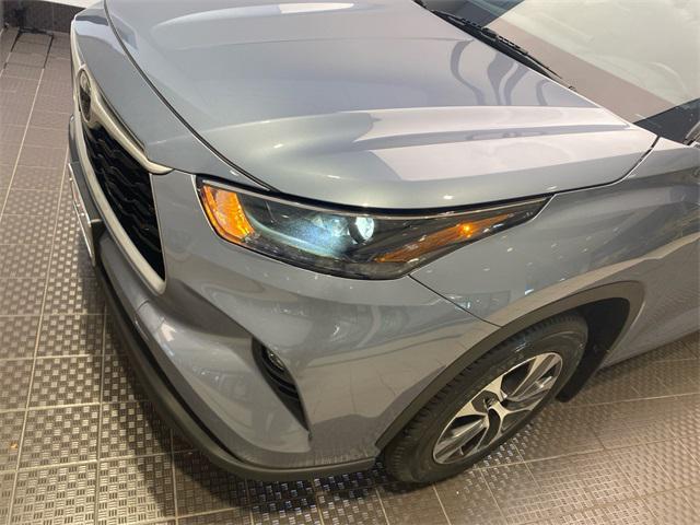used 2022 Toyota Highlander car, priced at $34,513