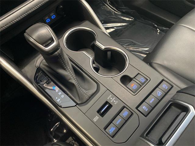used 2022 Toyota Highlander car, priced at $34,513
