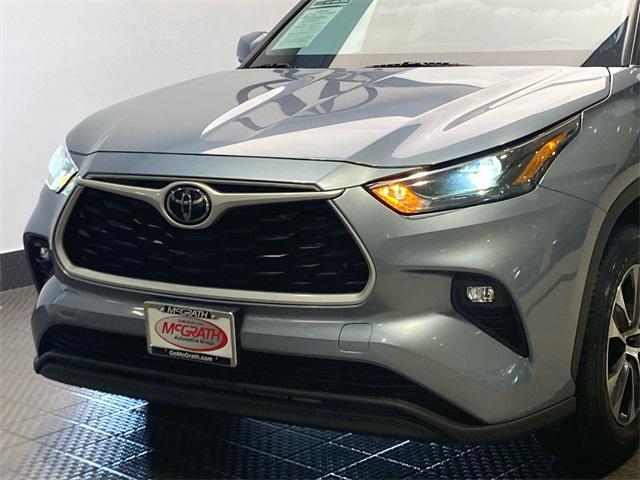 used 2022 Toyota Highlander car, priced at $34,513