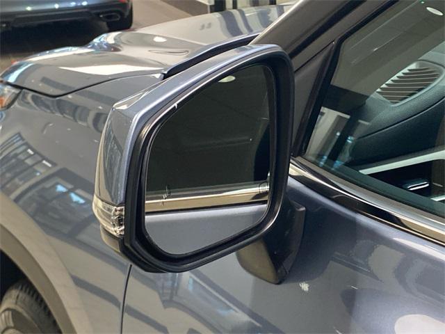 used 2022 Toyota Highlander car, priced at $34,513