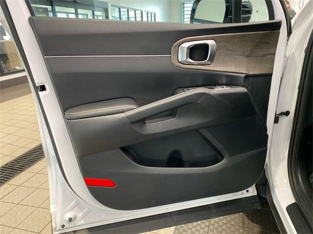 used 2021 Kia Sorento car, priced at $24,117