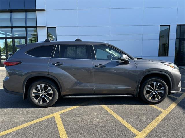 used 2021 Toyota Highlander car, priced at $34,990