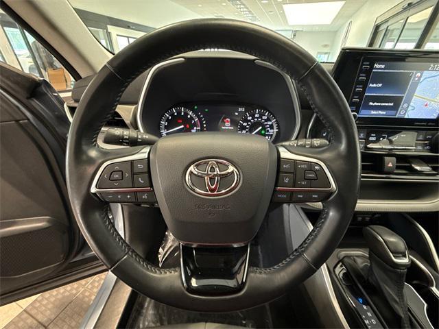 used 2021 Toyota Highlander car, priced at $33,015