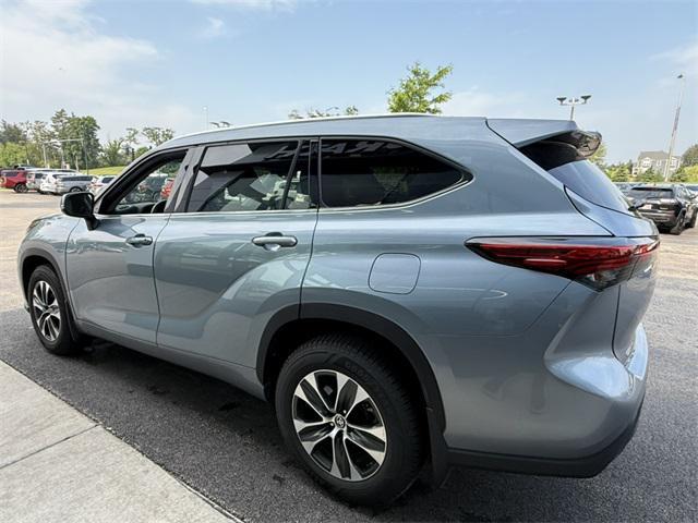 used 2021 Toyota Highlander car, priced at $34,750