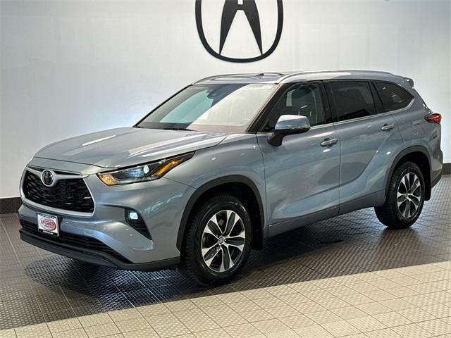 used 2021 Toyota Highlander car, priced at $33,015