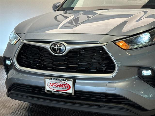 used 2021 Toyota Highlander car, priced at $33,015