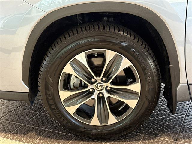 used 2021 Toyota Highlander car, priced at $33,015