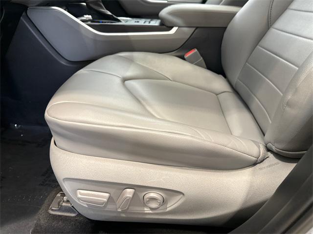 used 2021 Toyota Highlander car, priced at $33,015