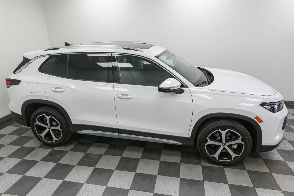 new 2025 Volkswagen Tiguan car, priced at $34,293