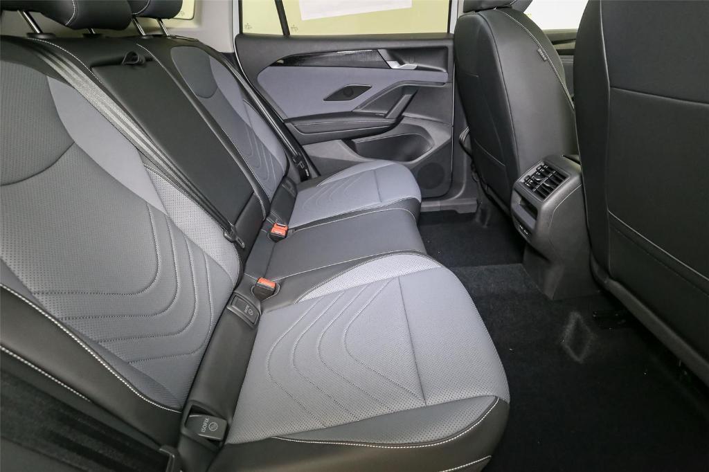 new 2025 Volkswagen Tiguan car, priced at $34,293