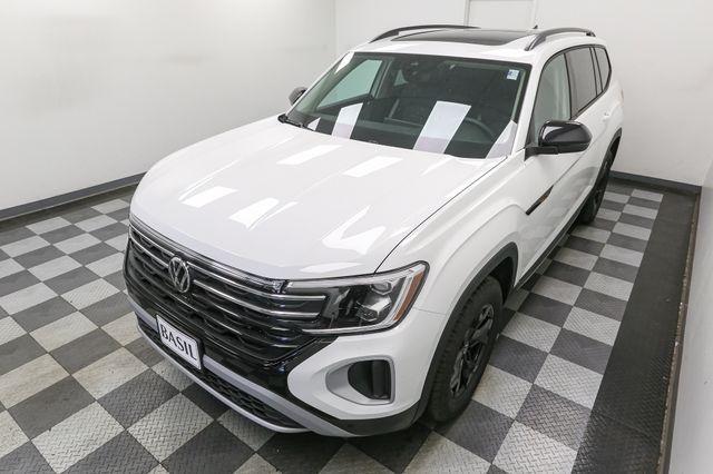 new 2025 Volkswagen Atlas car, priced at $44,427
