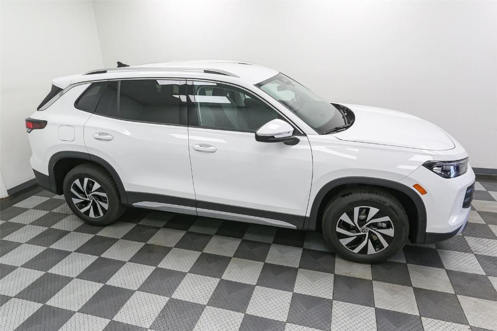 new 2025 Volkswagen Tiguan car, priced at $30,551