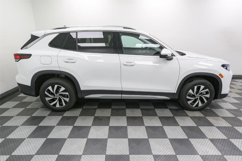 new 2025 Volkswagen Tiguan car, priced at $30,551