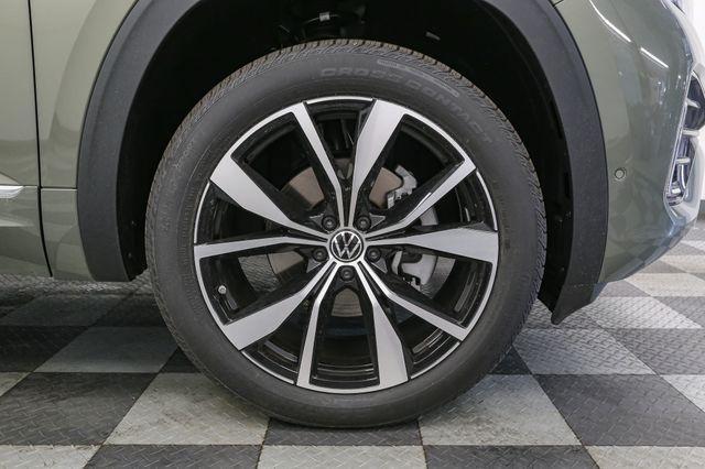 new 2025 Volkswagen Atlas car, priced at $50,661