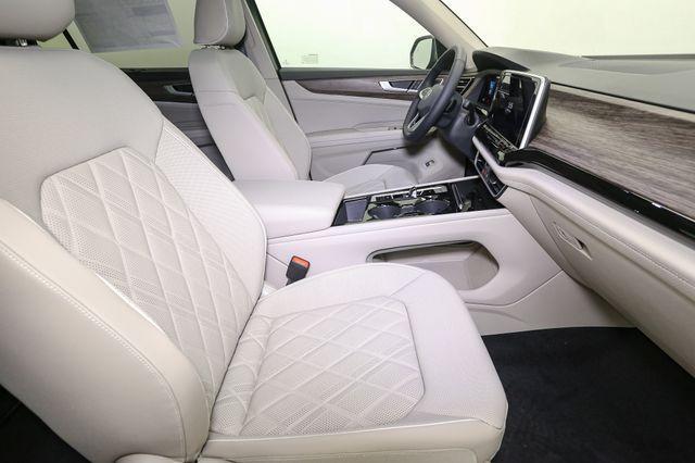 new 2025 Volkswagen Atlas car, priced at $50,661