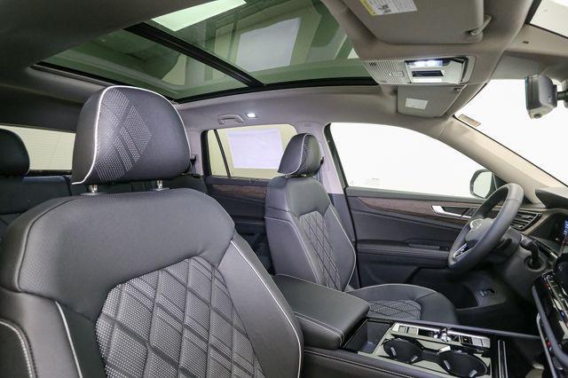 new 2025 Volkswagen Atlas car, priced at $52,661