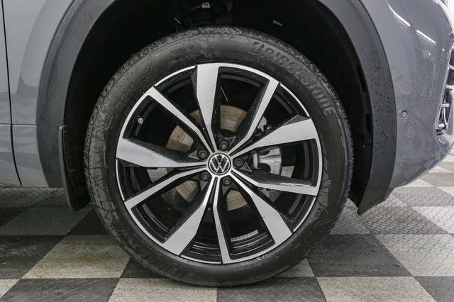new 2025 Volkswagen Atlas car, priced at $49,268
