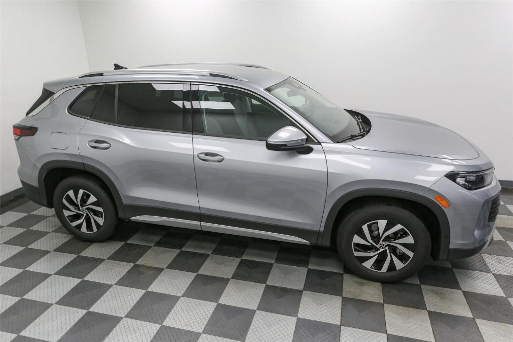 new 2025 Volkswagen Tiguan car, priced at $30,551