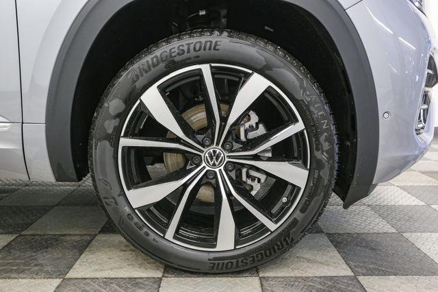 new 2025 Volkswagen Atlas car, priced at $52,738