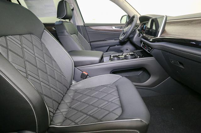 new 2025 Volkswagen Atlas car, priced at $52,738