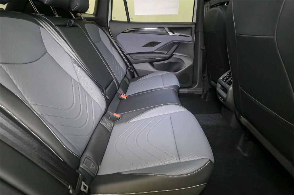 new 2025 Volkswagen Tiguan car, priced at $37,631