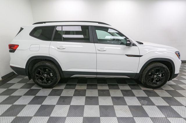 new 2025 Volkswagen Atlas car, priced at $44,443