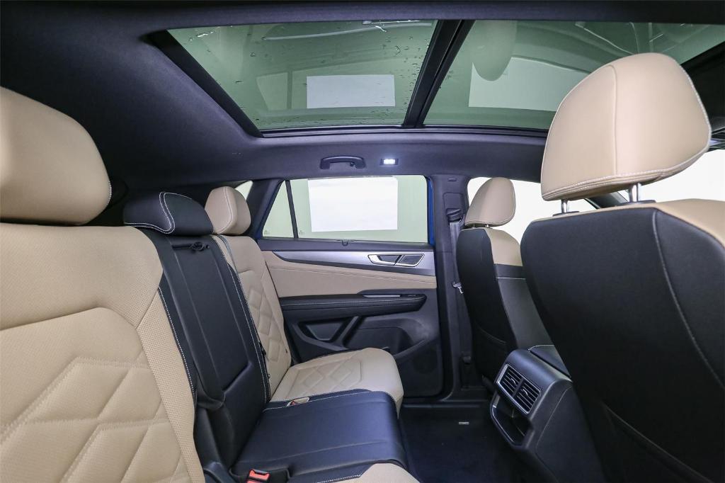 new 2026 Volkswagen Atlas Cross Sport car, priced at $46,159