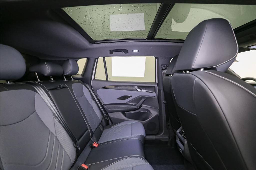 new 2025 Volkswagen Tiguan car, priced at $37,631