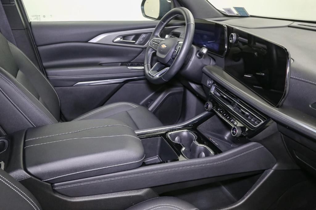 used 2025 Chevrolet Traverse car, priced at $41,195