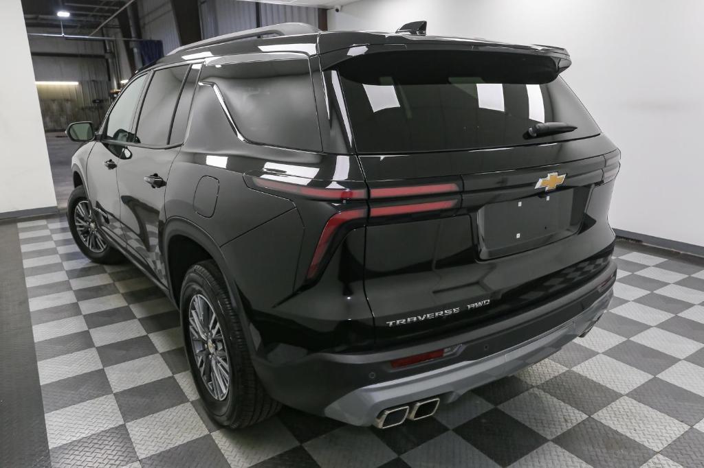 used 2025 Chevrolet Traverse car, priced at $41,195