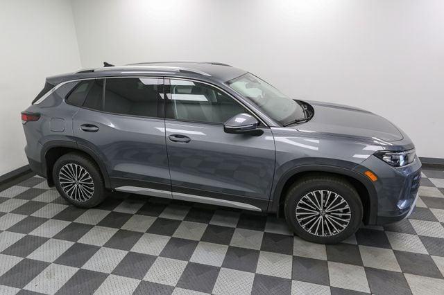 new 2025 Volkswagen Tiguan car, priced at $32,194