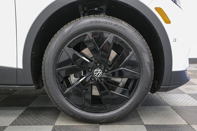 new 2025 Volkswagen ID.4 car, priced at $50,550