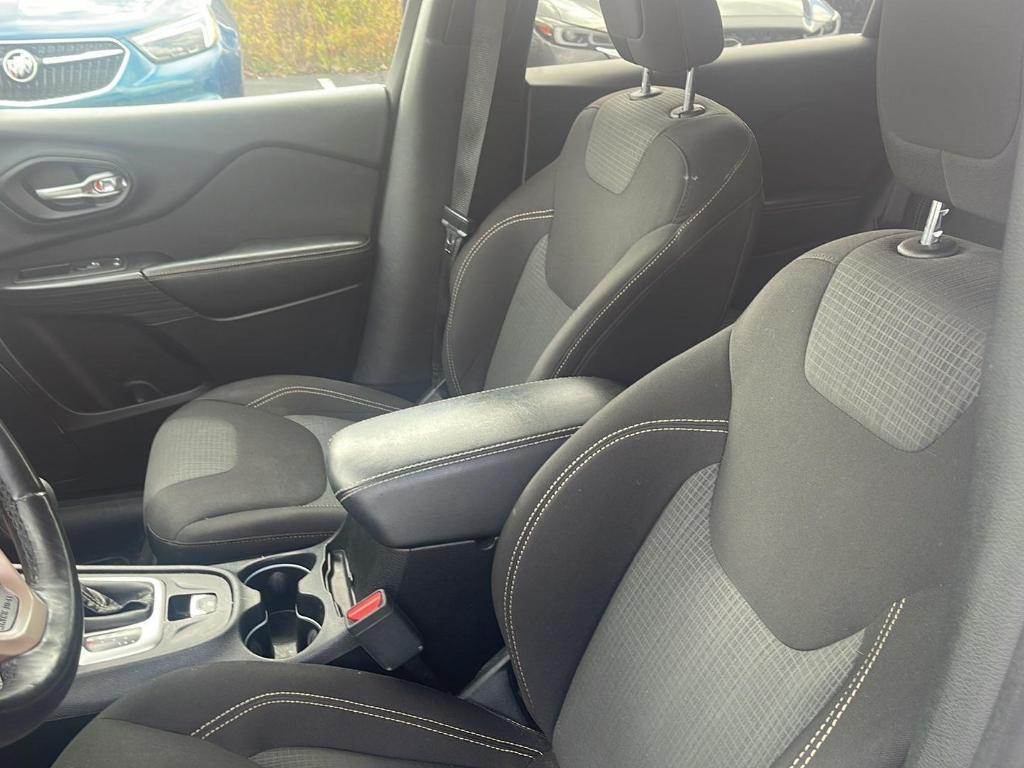 used 2016 Jeep Cherokee car, priced at $11,725